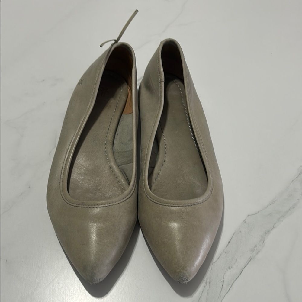 Frye flats